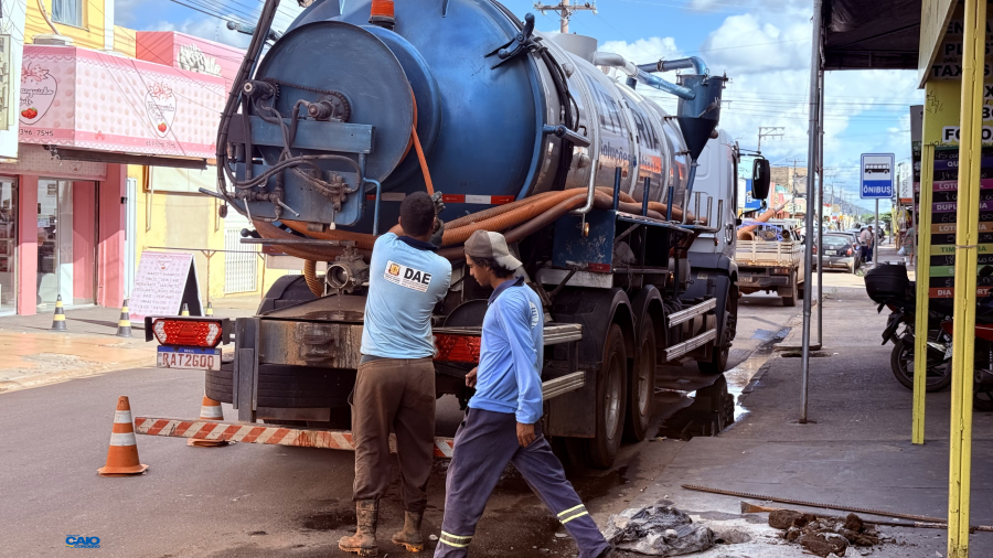 Ação rápida do vereador Caio Cordeiro resolve problema de esgoto a céu aberto no Parque do Lago